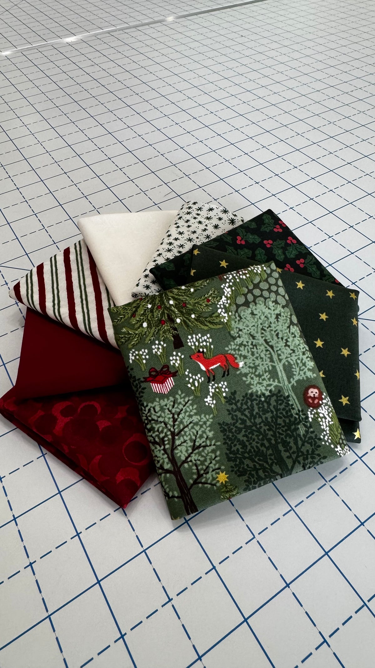 A Woodland Christmas - Exclusive Fat Quarter Bundle