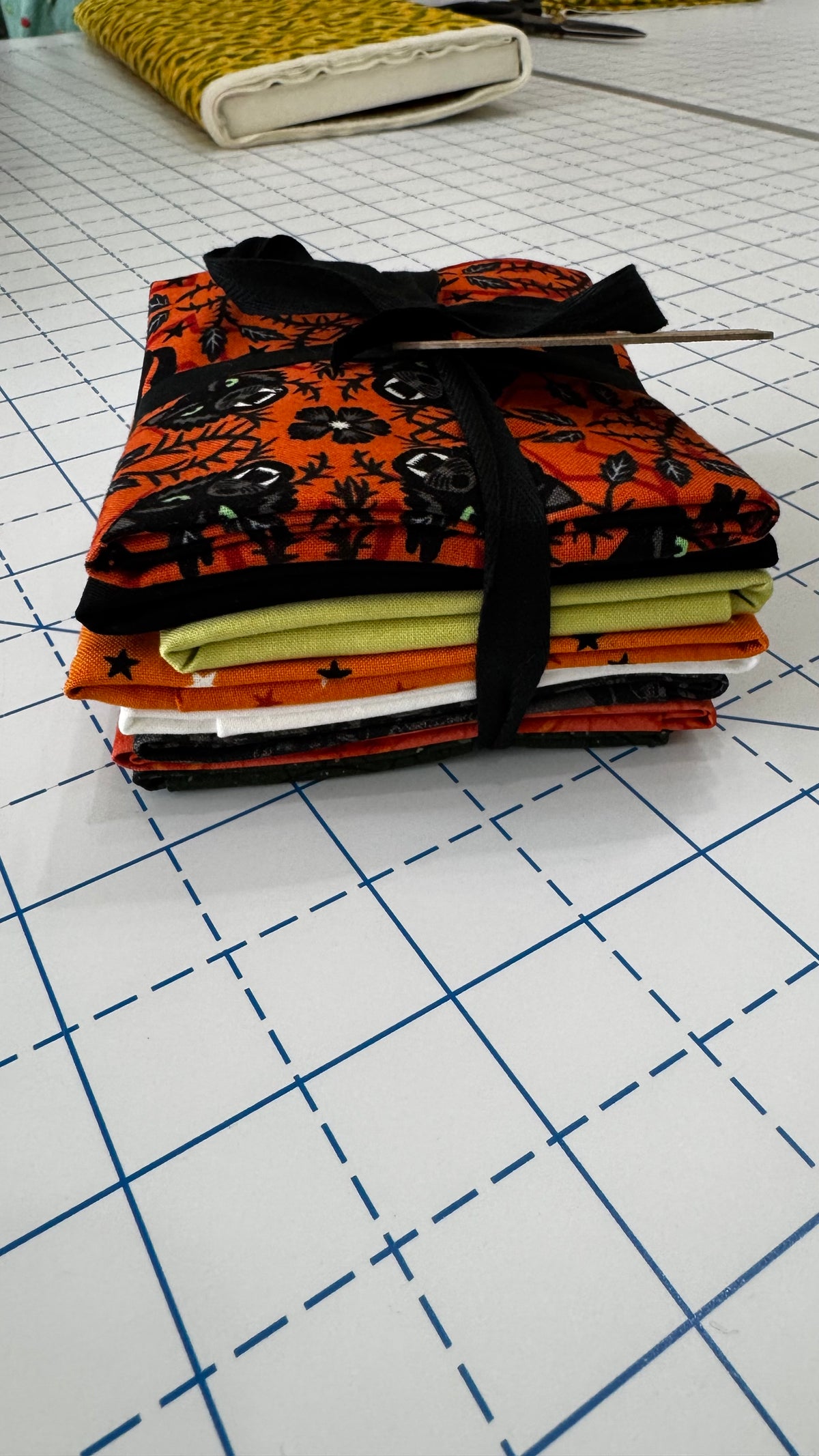 Howling Halloween - Exclusive Fat Quarter Bundle (8 piece)