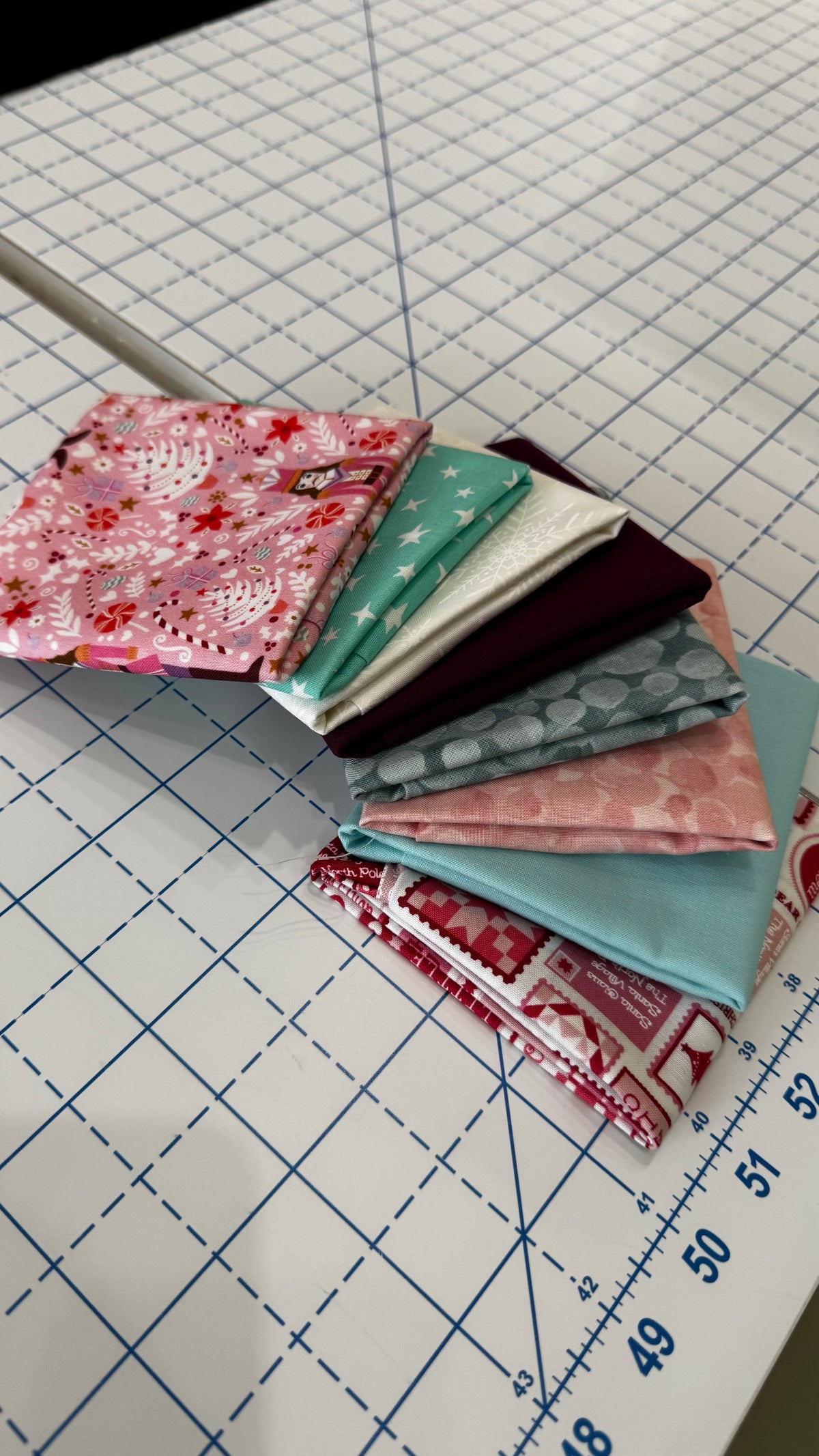 Soft Christmas - Exclusive Fat Quarter Bundle (8 piece)