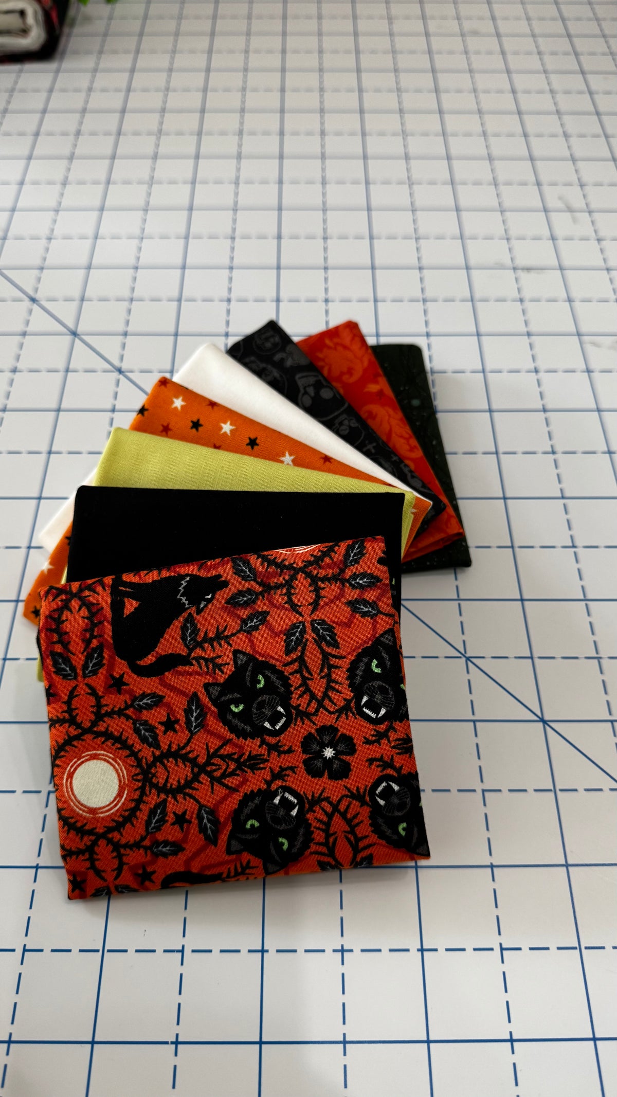 Howling Halloween - Exclusive Fat Quarter Bundle (8 piece)