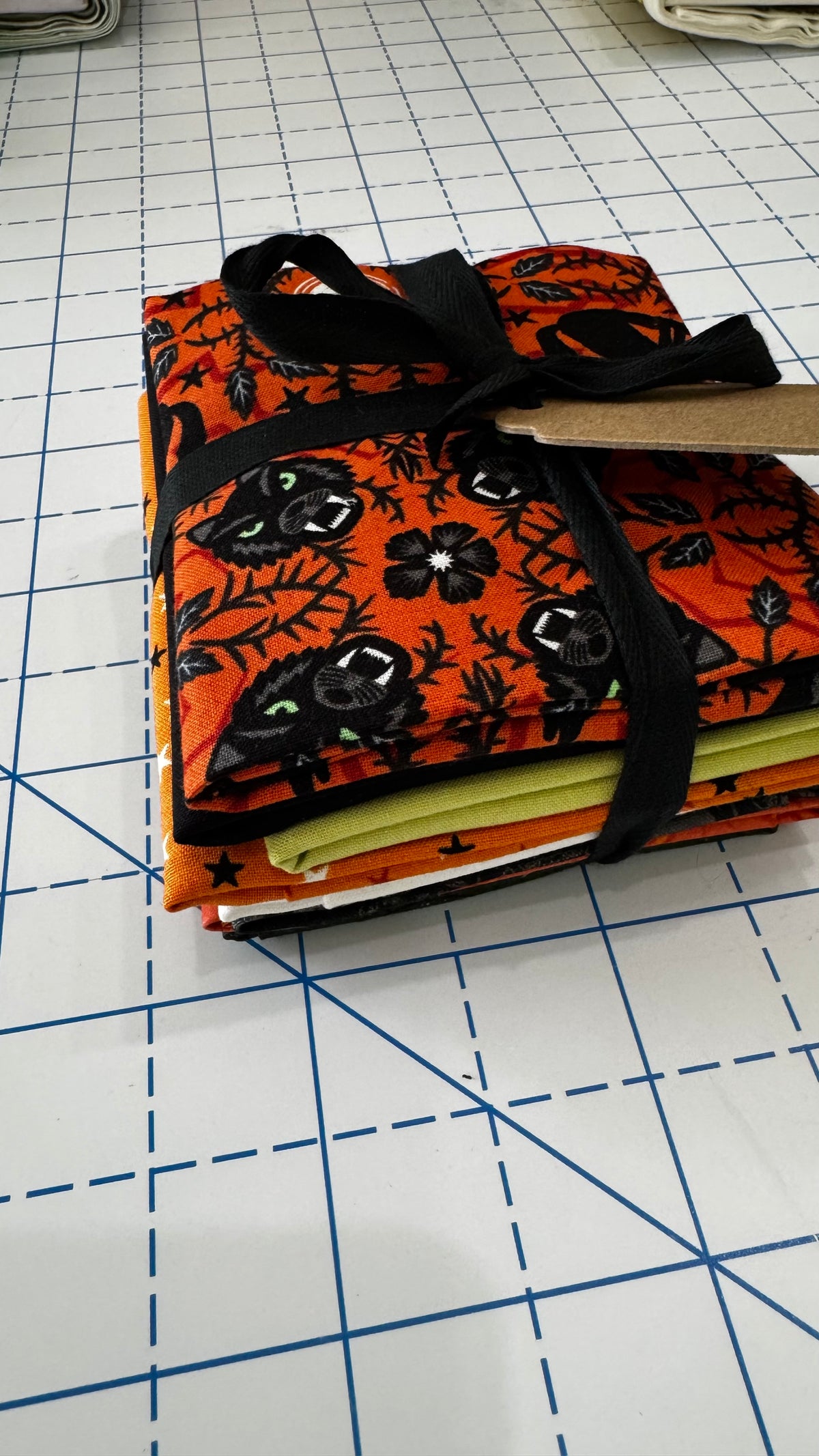 Howling Halloween - Exclusive Fat Quarter Bundle (8 piece)