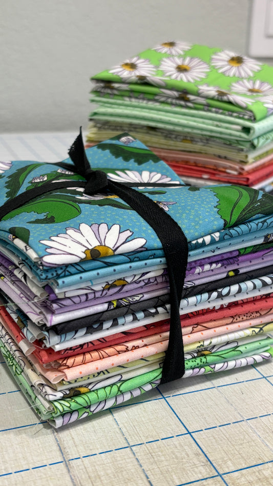 Pushing Up Daisies - Fat Quarter Bundle (21 pieces)